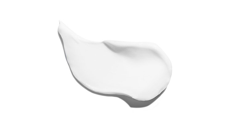 Weißer Klecks Creme auf einem weißen Hintergrund