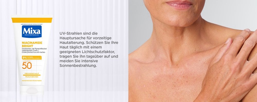 Eine Frau fühlt die Haut an ihrer Schulter neben Produktabbildung Niacinamide Bright schützende & Pigmentflecken vorbeugende Creme